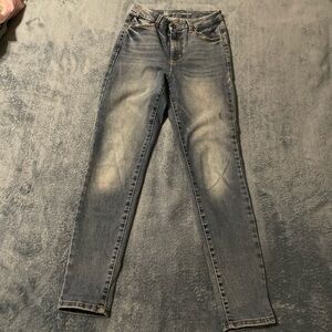 No Boundaries Women's Skinny Jeans in Faded Blue